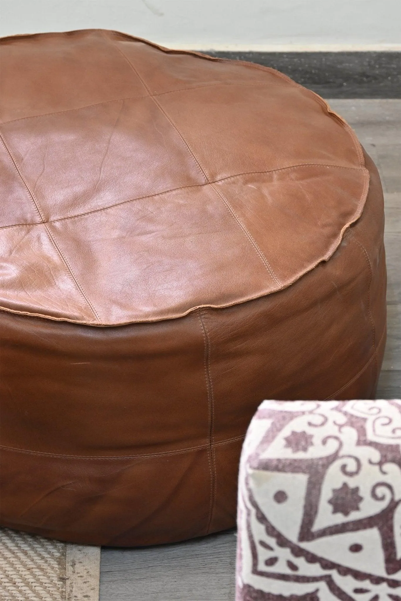 ALASKA- CIRCULAR LEATHER POUF